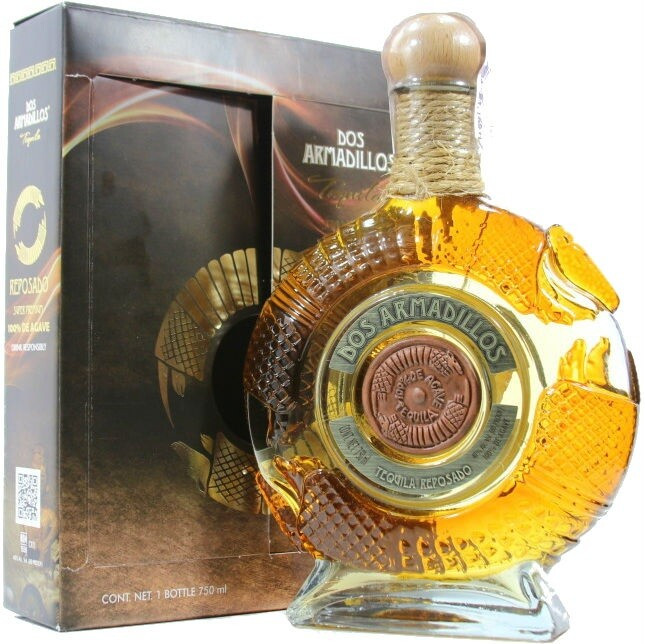 Текила Dos Armadillos Reposado gift box 0.75 л