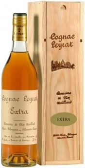 Коньяк Leyrat Extra wooden box 700 мл