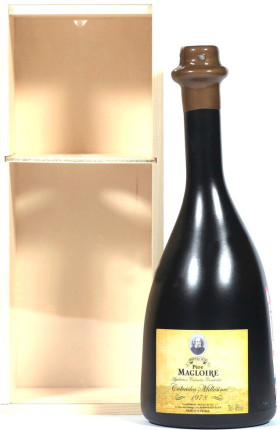 Кальвадос Pere Magloire Calvados Millesime 1978 wooden box 700 мл