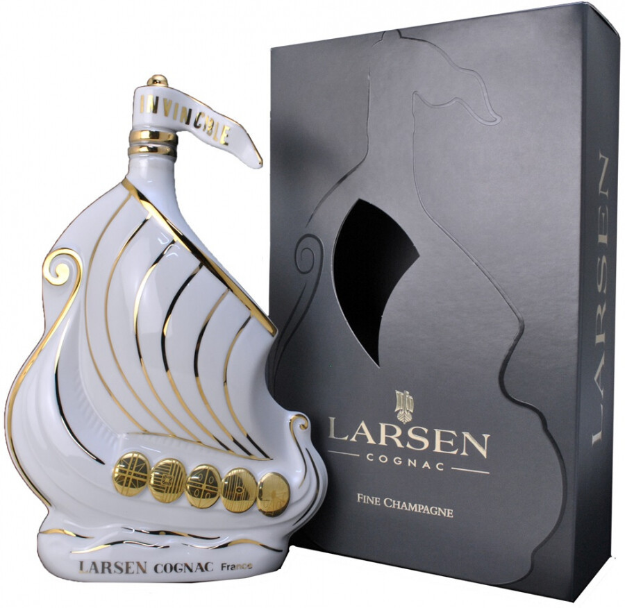 Коньяк Larsen Viking Ship White gift box 700 мл