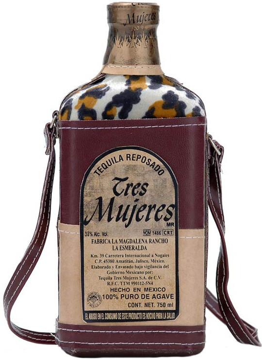 Текила Tres Mujeres Reposado in leather case 0.7 л