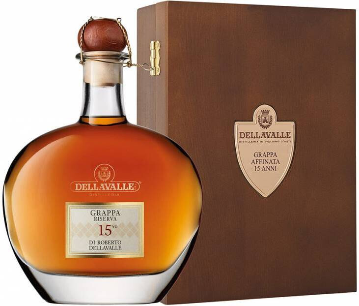 Граппа Dellavalle Grappa Riserva 15 years old gift box 700 мл